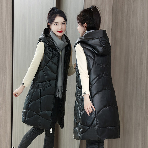 Ženski prsluk srednje dužine s kapuljačom