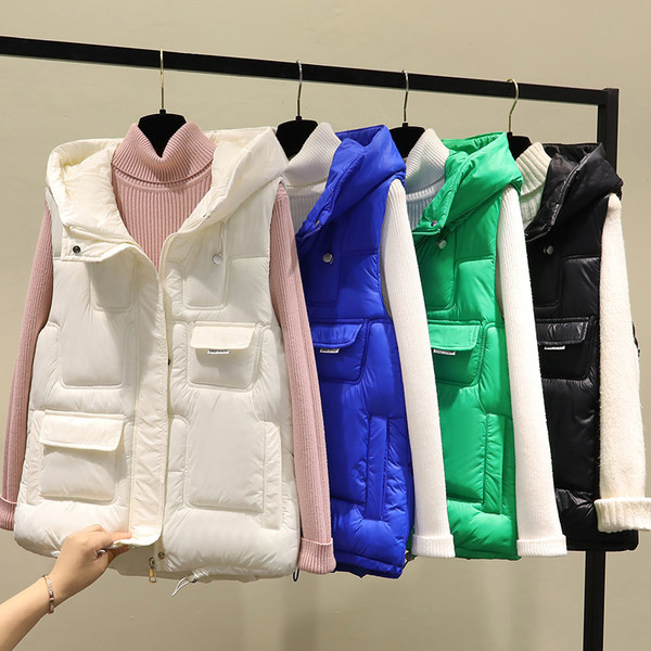 Ženski prsluk s kapuljačom i džepom