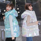 Vesta colorata de dama cu gluga si guler inalt