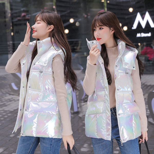 Vesta colorata de dama cu gluga si guler inalt