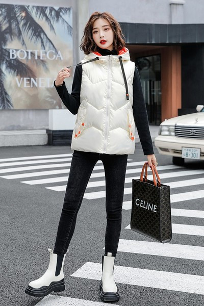 Ženski prsluk s kapuljačom i vezama