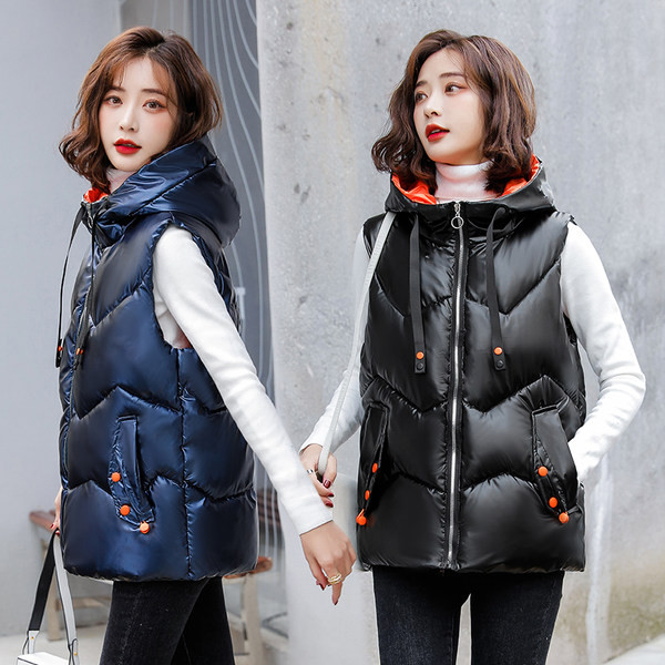 Ženski prsluk s kapuljačom i vezama