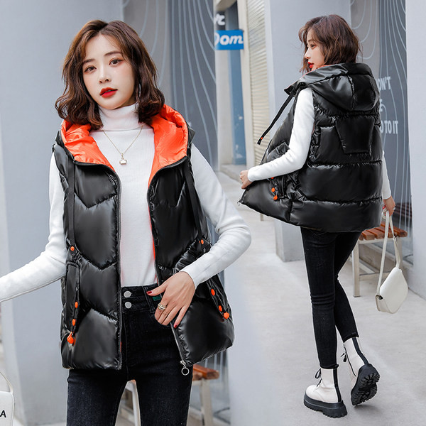 Ženski prsluk s kapuljačom i vezama