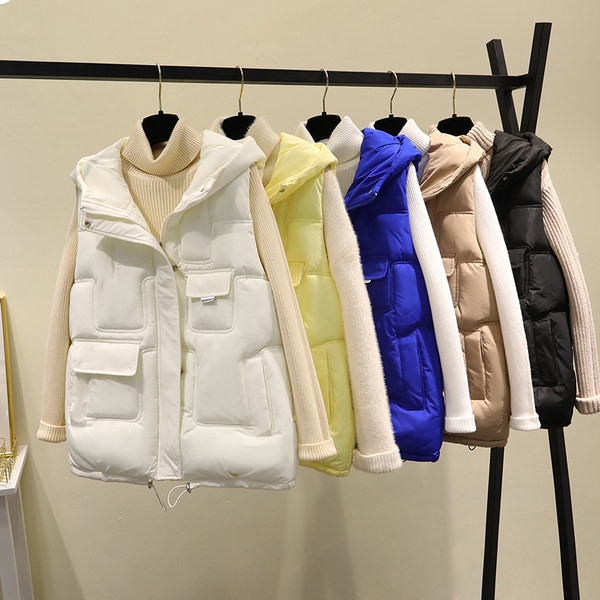 Naujo modelio moteriška liemenė su gobtuvu