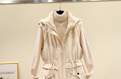 Moteriška liemenė su gobtuvu ir kaklaraiščiais