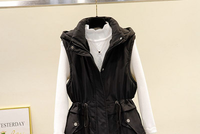 Moteriška liemenė su gobtuvu ir kaklaraiščiais