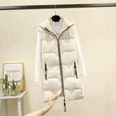 Moteriška liemenė vidutinio ilgio ir aukšta apykakle