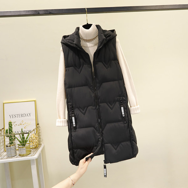 Moteriška liemenė vidutinio ilgio ir aukšta apykakle