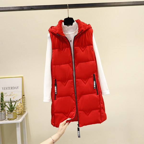 Moteriška liemenė vidutinio ilgio ir aukšta apykakle