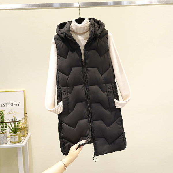 Moteriška liemenė su gobtuvu ir aukšta apykakle