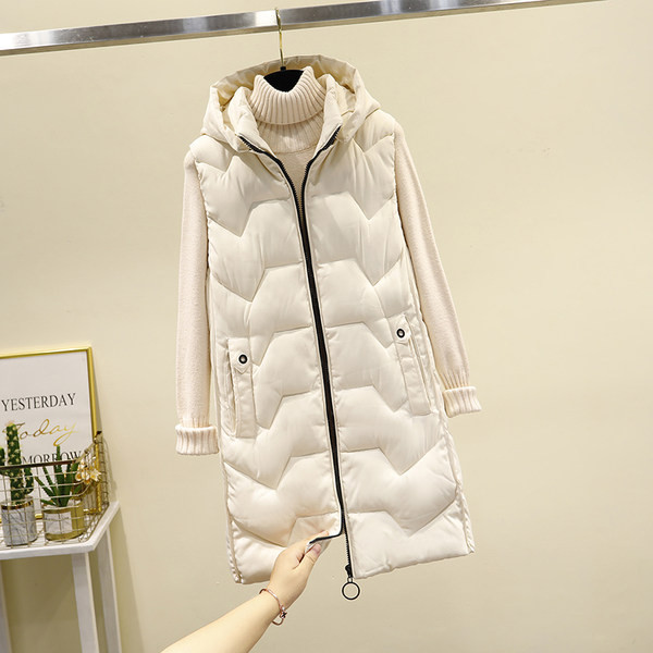 Moteriška liemenė su gobtuvu ir aukšta apykakle