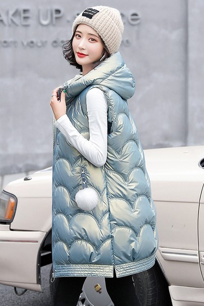 Moteriška liemenė su gobtuvu ir raktų pakabuku