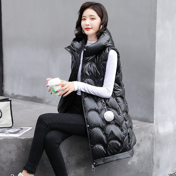 Moteriška liemenė su gobtuvu ir raktų pakabuku