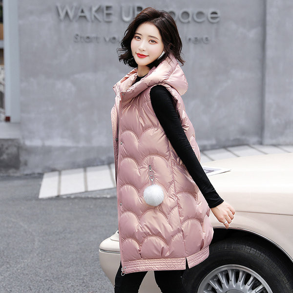 Moteriška liemenė su gobtuvu ir raktų pakabuku