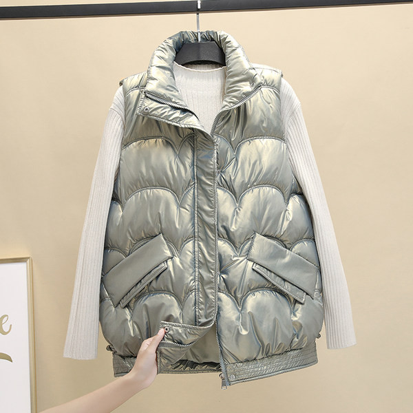 Női mellény zsebbel és magas gallérral