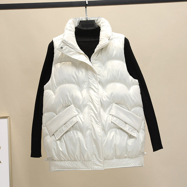 Női mellény zsebbel és magas gallérral