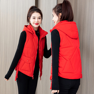 Kelių spalvų moteriška liemenė su gobtuvu