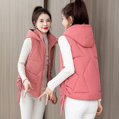 Kelių spalvų moteriška liemenė su gobtuvu