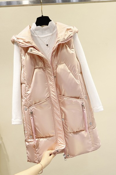 Moteriška liemenė su užtrauktuku ir sagomis