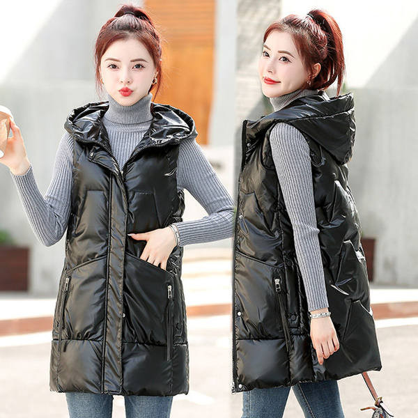 Női mellény zsebbel és kapucnival