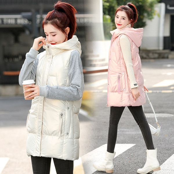 Női mellény zsebbel és kapucnival