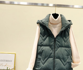 Női mellény zsebbel és cipzárral