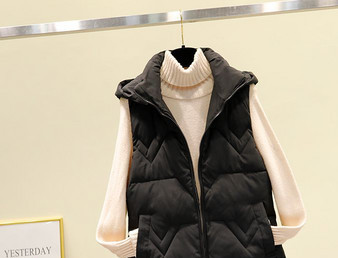 Női mellény zsebbel és cipzárral