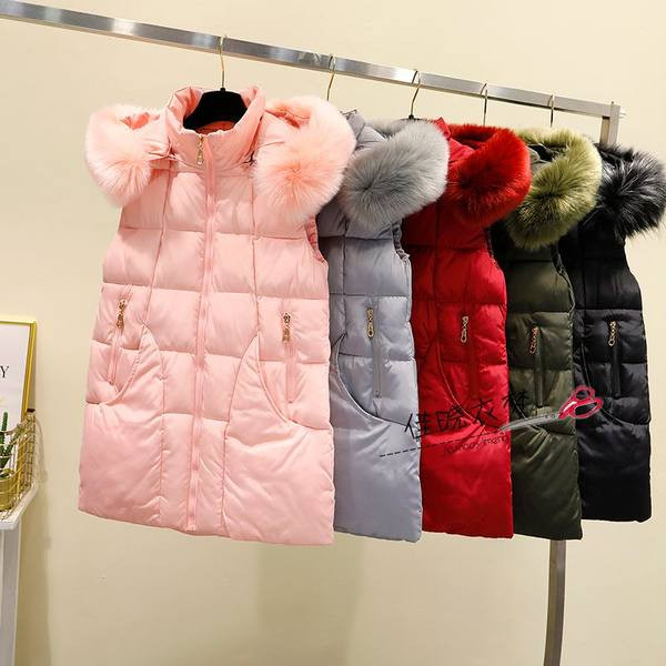 Moteriška liemenė su gobtuvu ir kišenėmis