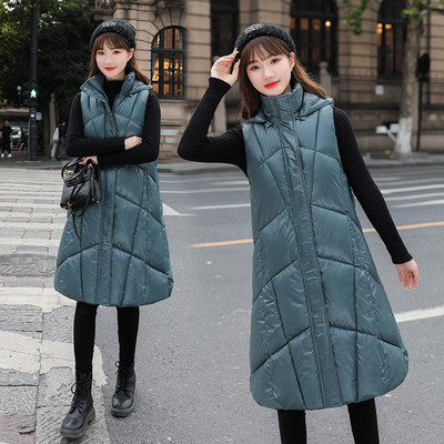 Masyvi moteriška liemenė su gobtuvu - iki kelių