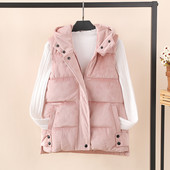 Moteriška trumpa liemenė su sagomis