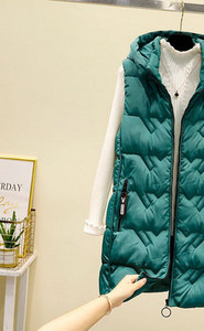 Női mellény a mindennapi tiszta modellhez