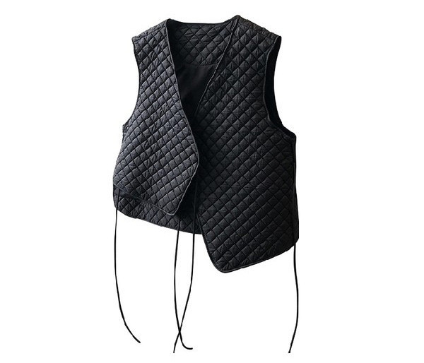 Moteriškos liemenės švarus modelis su raišteliais