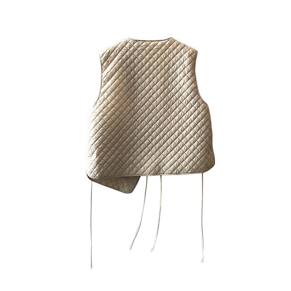 Moteriškos liemenės švarus modelis su raišteliais