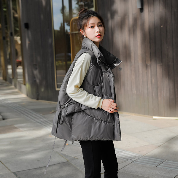 Női mellény széles modell fűzővel és zsebbel