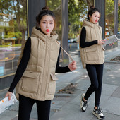 Moteriška sportinė liemenė su gobtuvu ir kišenėmis