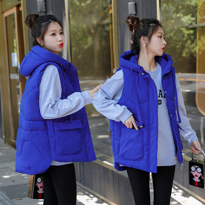 Moteriška sportinė liemenė su gobtuvu ir kišenėmis