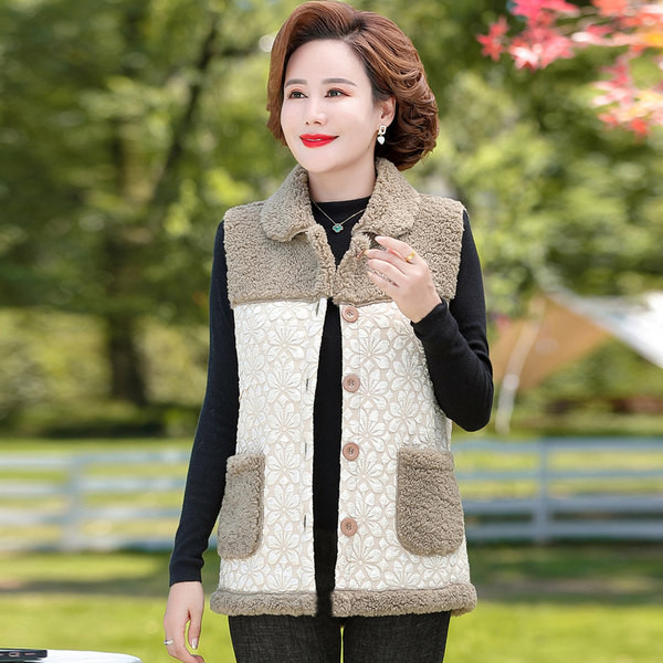 Moteriška laisvalaikio liemenė su gėlių motyvais