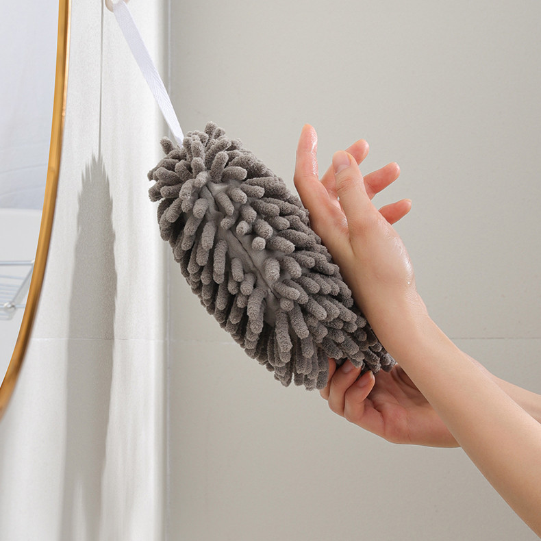 Šeniliniai greitai džiūstantys rankšluosčiai ant sienos pakabinami, sugeriantys rankšluosčių kamuoliukai, mikropluošto šluostės, virtuvės valymo įrankiai, vonios kambario priedai