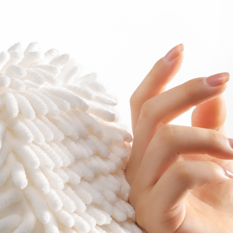 Šeniliniai greitai džiūstantys rankšluosčiai ant sienos pakabinami, sugeriantys rankšluosčių kamuoliukai, mikropluošto šluostės, virtuvės valymo įrankiai, vonios kambario priedai