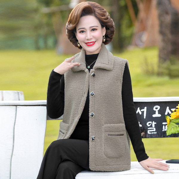 Vestă de damă cu guler și nasturi clasici