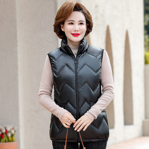 Moteriška liemenė su aukšta apykakle ir prigludusia kišene