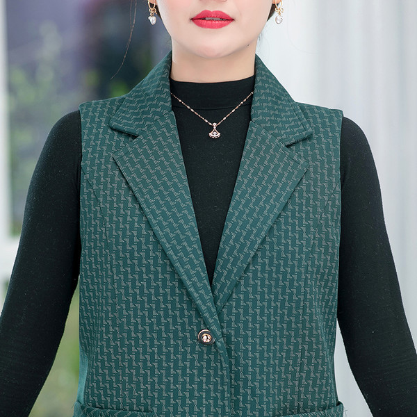 Elegáns női mellény normál gallérral és zsebbel