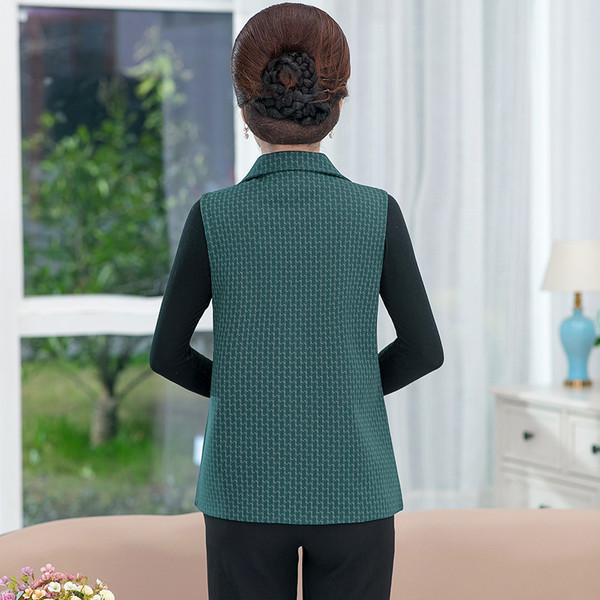 Elegáns női mellény normál gallérral és zsebbel