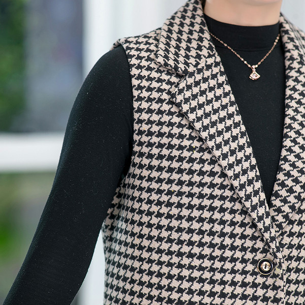 Moteriška languota liemenė su kišenėmis