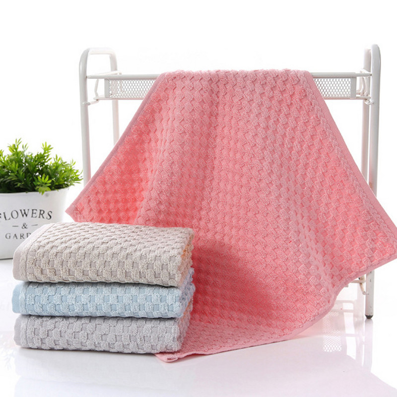 Vienspalvis 1vnt. Rankšluostis bambuko audinys, neblunkantis, greitai džiūstantis storis, be plaukų slinkimo, stipriai sugeria vandenį