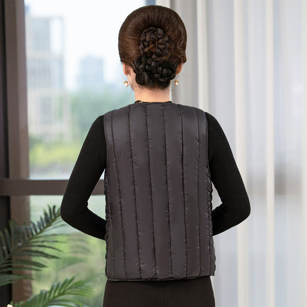 Ženski prošiveni kratki prsluk s ovalnim izrezom i gumbima