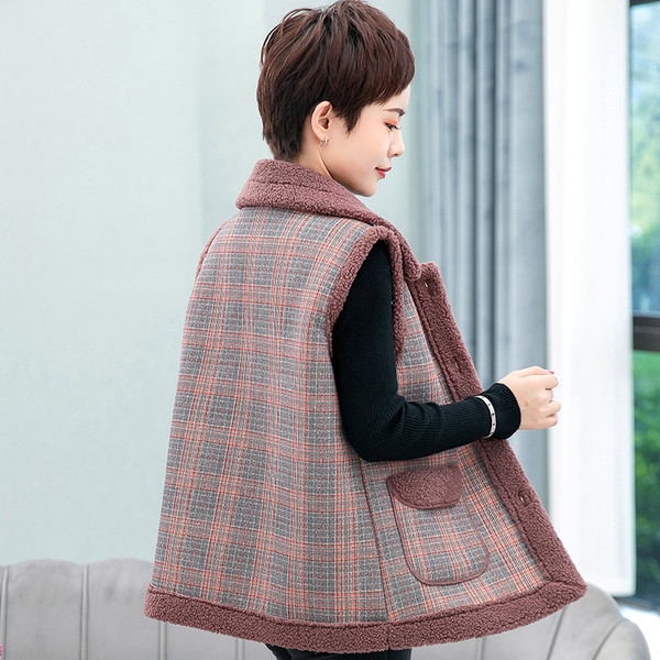 Moteriška laisvalaikio liemenė su mygtukais