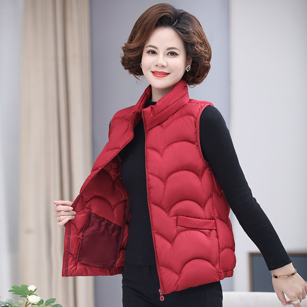 Ženski prsluk s visokim ovratnikom i džepom