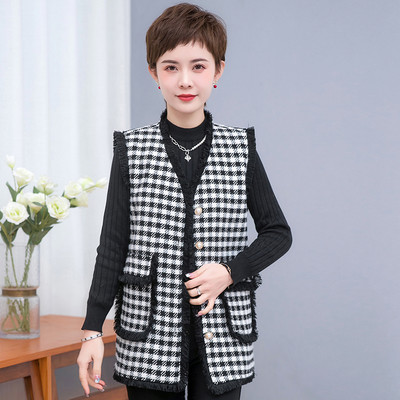 Vesta dama in carouri cu nasturi