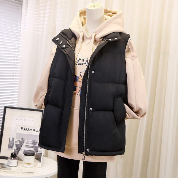 Alkalmi női mellény zsebbel és gombokkal